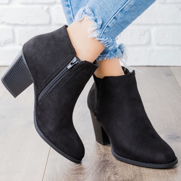 WILA Shoes - Vegan suede booties black ankle boots